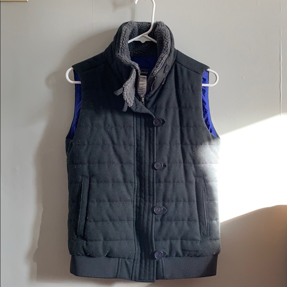 Patagonia charcoal puffer vest